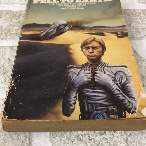 “The Man Who Fell To Earth” Vintage Science Fiction Paperback Book - Picture 2 of 8